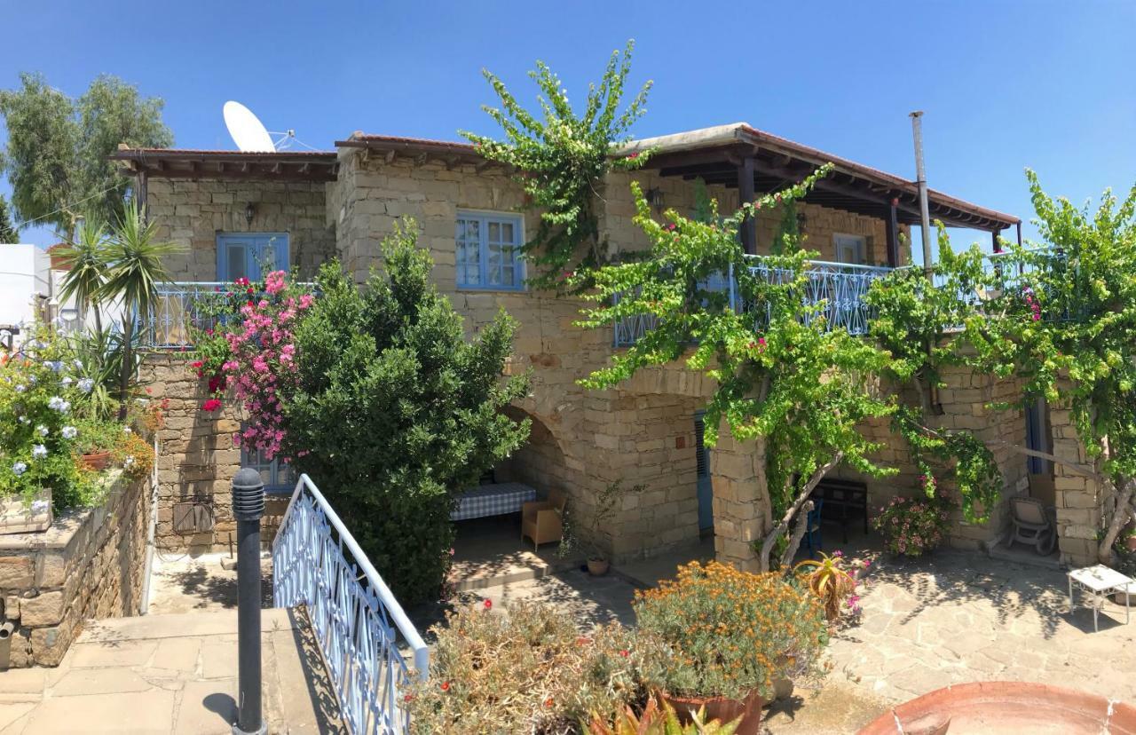 Adamos Hotel Apartments Tochni Exterior photo